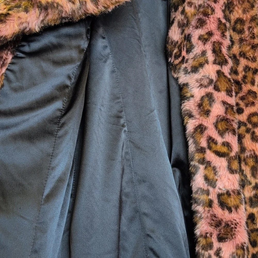 Pink Leopard Unreal Fur - Picture 2 of 4